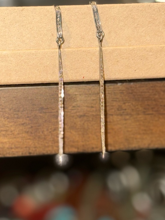 Jennifer Lyon Jewelry - Like New Jennifer Lyon Sterling and diamond bar earrings